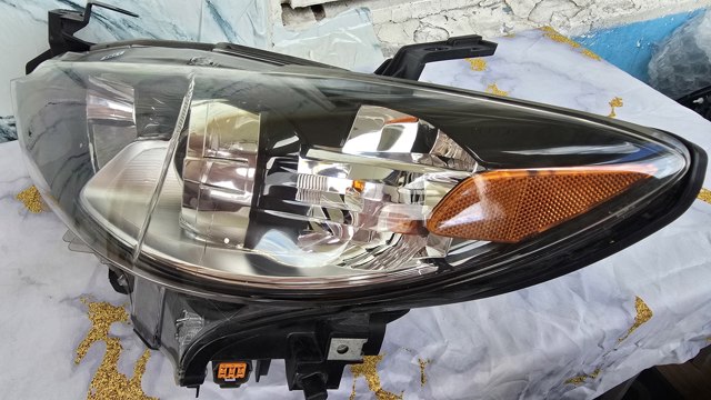MAZDA GHR451040 Фара левая в наличии Ужгород