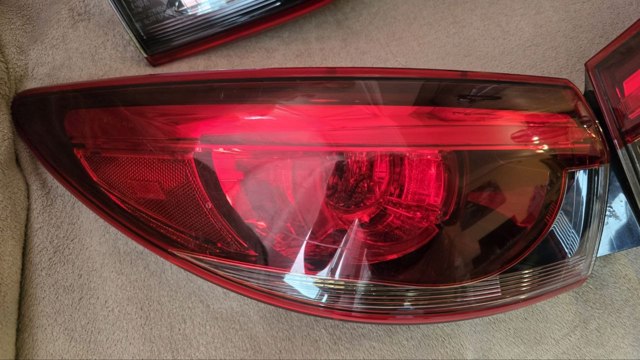 MAZDA GMN351150B Фонарь задний правый внешний в наличии Украина