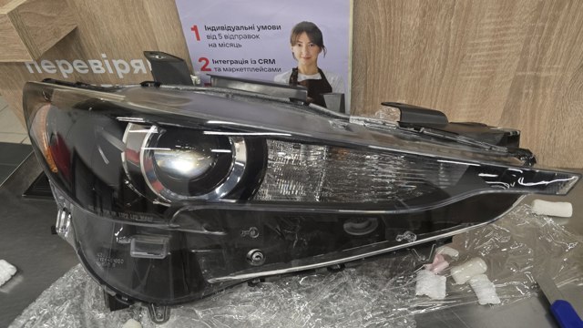 Основная фара - вставка KL2J51031F MAZDA