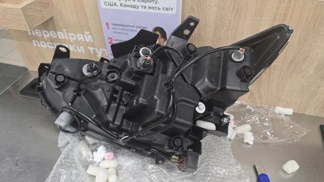 MAZDA KL2J51031F Правая фара в наличии Ровно