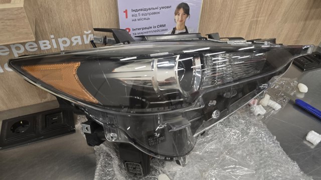 MAZDA KL2J51031F Правая фара в наличии Украина