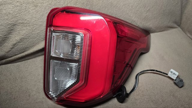 Задняя правая фара LB5Z13404A FORD