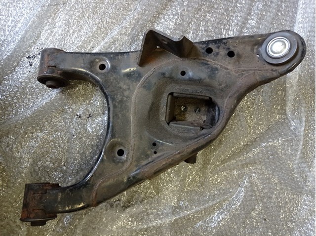 Балансир задний нижний, левый 551A11LB0B NISSAN