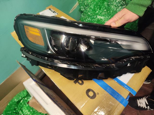 Фара правая 68275944AH CHRYSLER