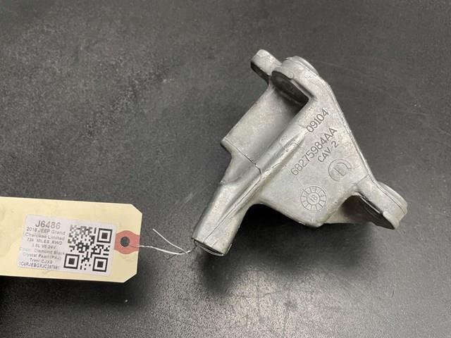 Кронштейн подушки (опоры) двигателя, правой 68275984AA CHRYSLER