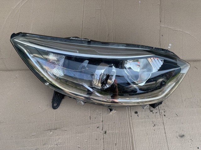 Фара правая 260102734R RENAULT