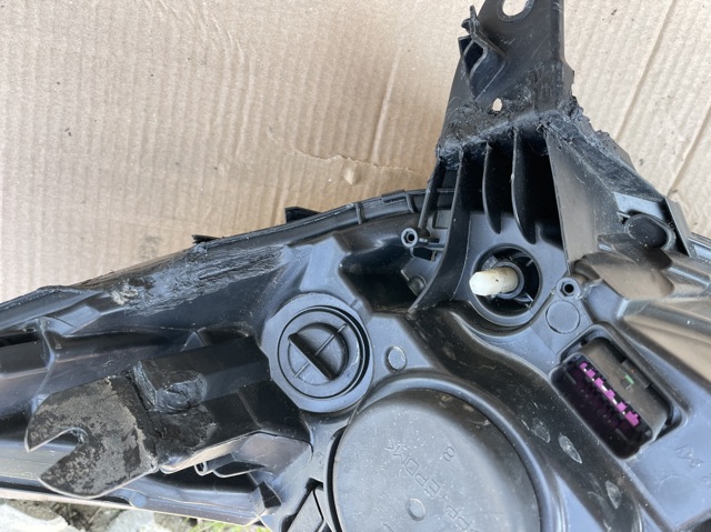 RENAULT 260102734R Правая фара в наличии Полтава
