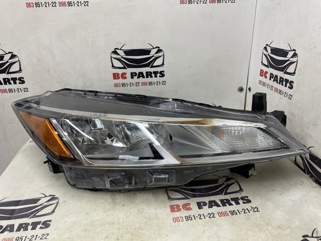 NISSAN 260105R00A Правая фара в наличии Ужгород