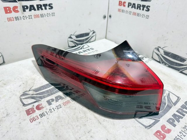 Задняя левая внешняя фара 265556RR0D NISSAN