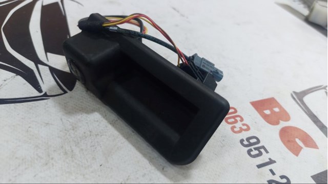 Кнопка привода замка задней 3/5 двери (ляды) 2GJ827566B VAG