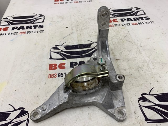 Опора подвесного подшипника передней полуоси 397806RA0B NISSAN