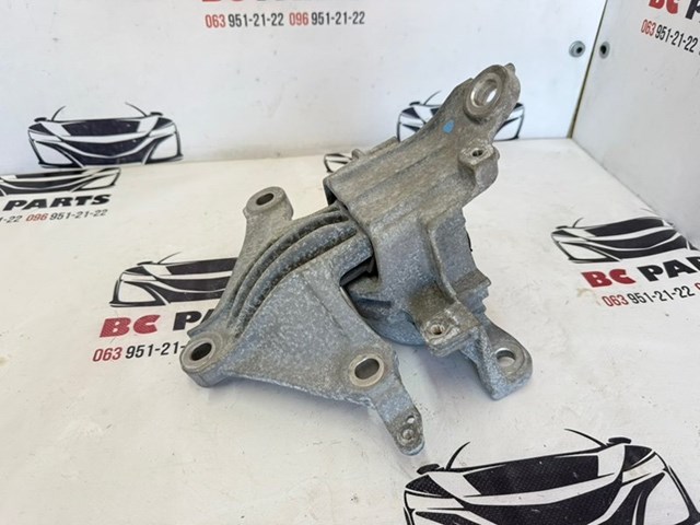 Подушка (опора) двигателя, левая 50850TLAA02 HONDA