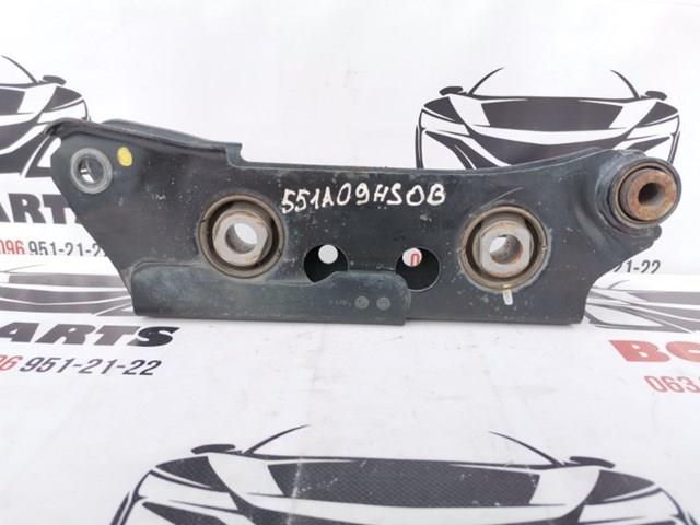 Балансир задний нижний, правый 551A09HS0B NISSAN