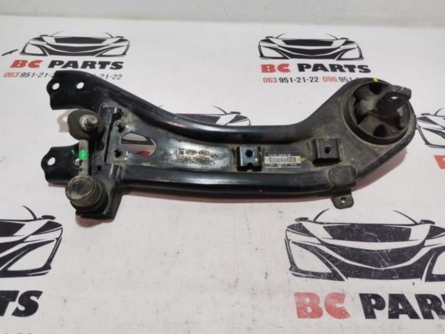 Рычаг/тяга задней подвески продольный нижний, левый 552702W650 HYUNDAI