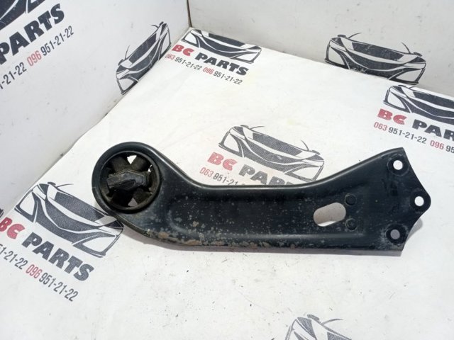 Рычаг/тяга задней подвески продольный нижний, левый 55270D3050 HYUNDAI