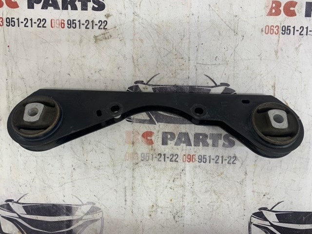 Траверса заднего редуктора, передняя 554196RC4A NISSAN