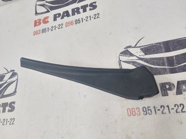 NISSAN 668944CL0A Уплотнитель крыла в наличии Украина