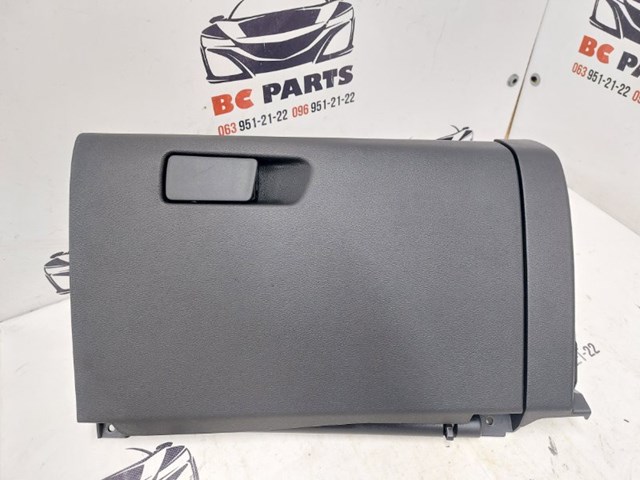 Ящик для перчаток 681026RR1A NISSAN