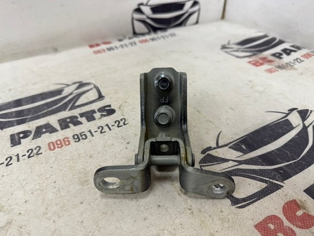 Петля водительской двери 793102V000 HYUNDAI