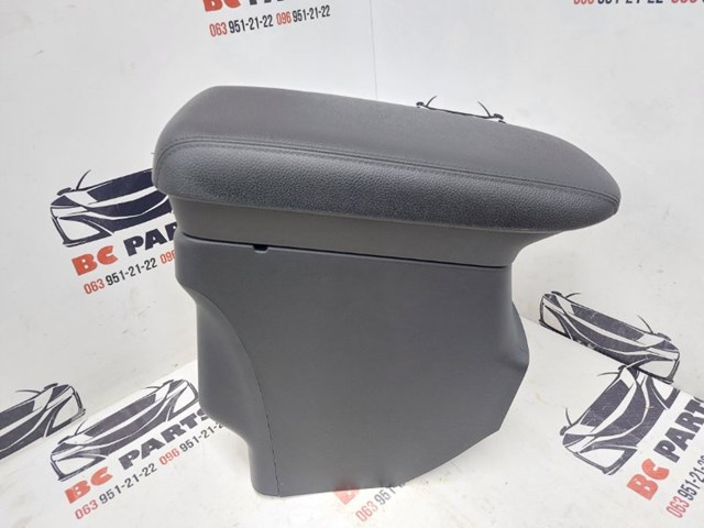 MITSUBISHI 8011B728XA Подлокотник центральной консоли в наличии Ирпень