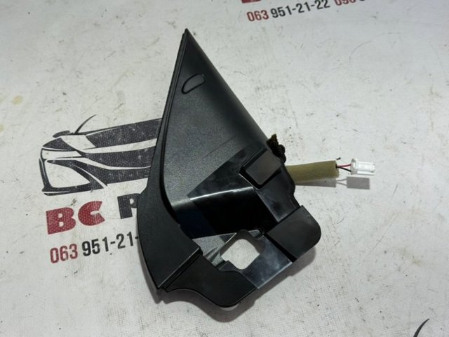 Внутренняя накладка крепления зеркала правого 802924CL1A NISSAN