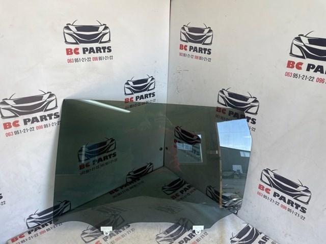Стекло заднее левое 823015HK0B NISSAN