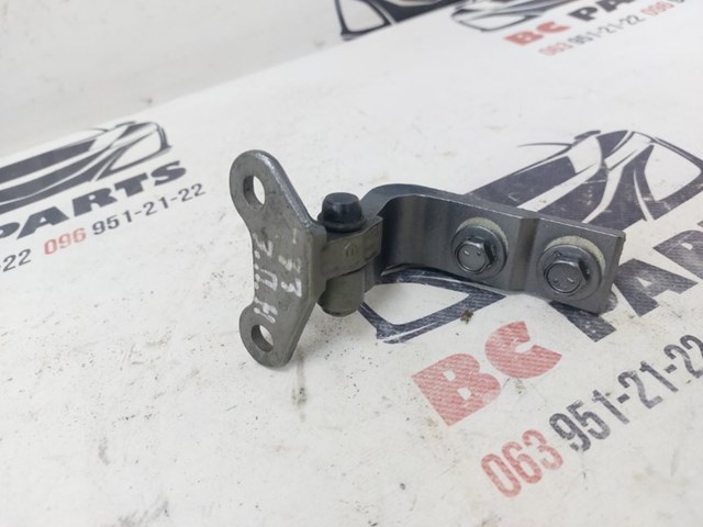 Петля задней двери, правой 824206RA0A NISSAN