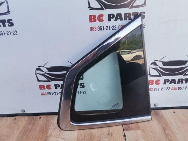 Стекло кузова/багажного отсека, правое 833005HA0A NISSAN