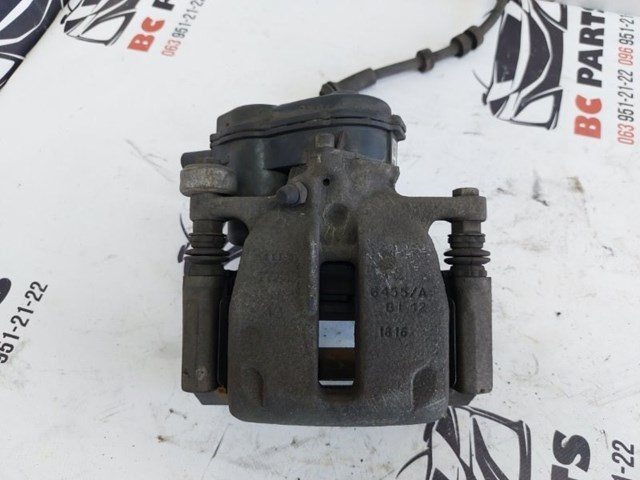 Задний правый суппорт 8K0615404C VAG