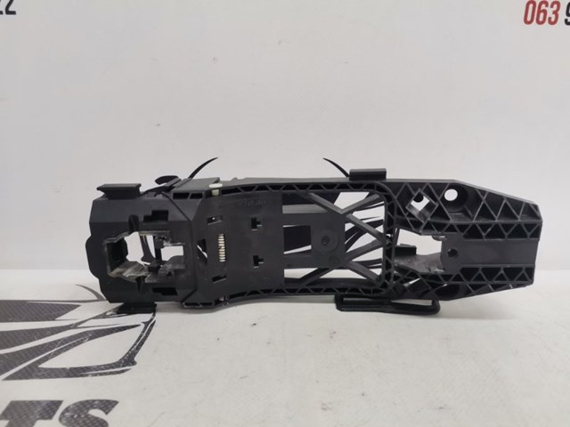 Дверная ручка правая пассажирская 8V0839885 VAG