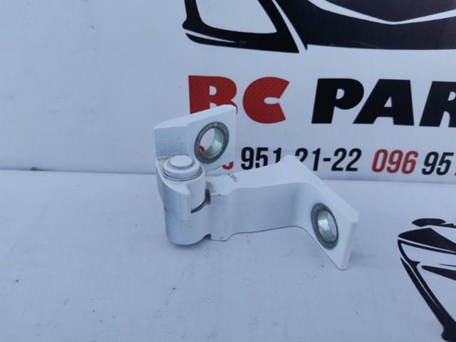 Петля передней двери правая 8V5833404C VAG