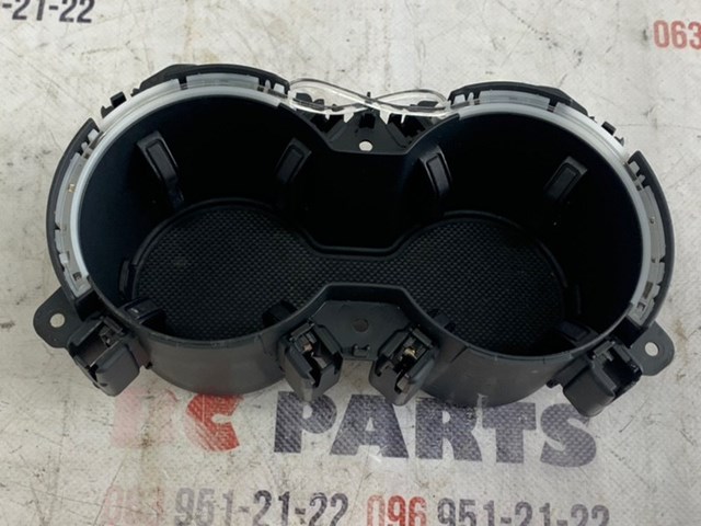 Подстаканник подлокотника центральной консоли 8W0862533D VAG