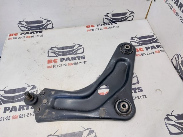 Правый рычаг передней нижней подвески 9675028880 PEUGEOT