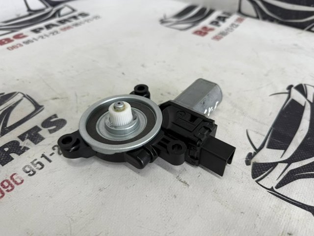 B45C5858X Mazda Мотор стеклоподъемника двери передней правой