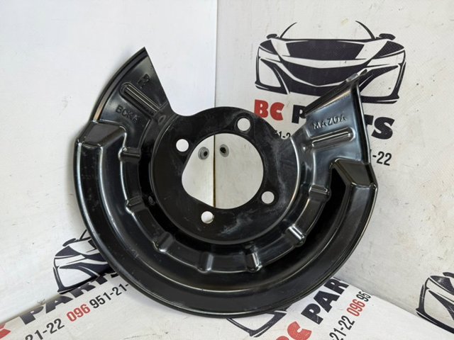 Кожух тормозного диска заднего правый BCKA26261A MAZDA