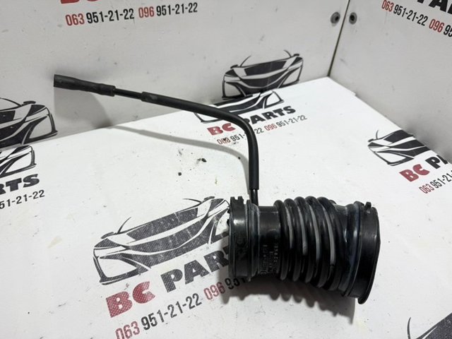 MAZDA PY0113221 Патрубок воздушный, выход воздушного фильтра в наличии Чернигов