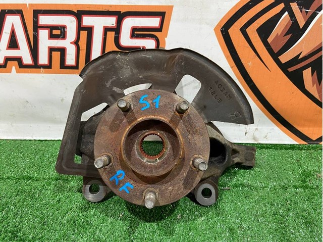 Цапфа (поворотный кулак) передний правый B45A33021 MAZDA