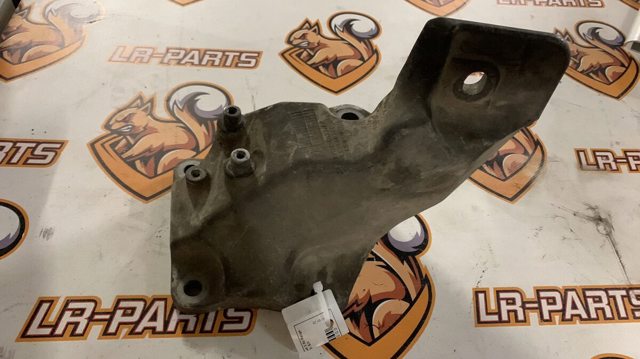 Кронштейн подушки (опоры) двигателя, правой KKU500761 LAND ROVER