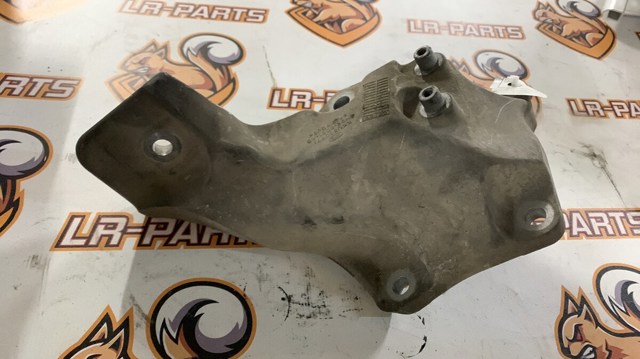 Кронштейн подушки (опоры) двигателя, левой KKU500771 LAND ROVER