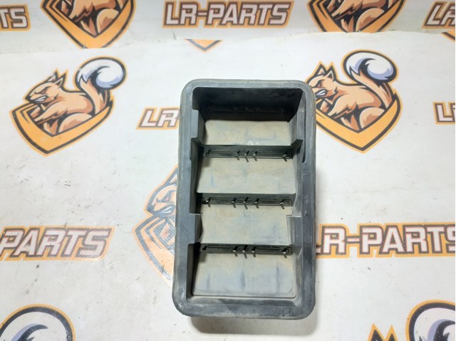 Решетка воздухозаборника салона LR002951 LAND ROVER