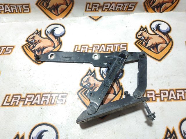 Шарнир капота правый LR018696 LAND ROVER