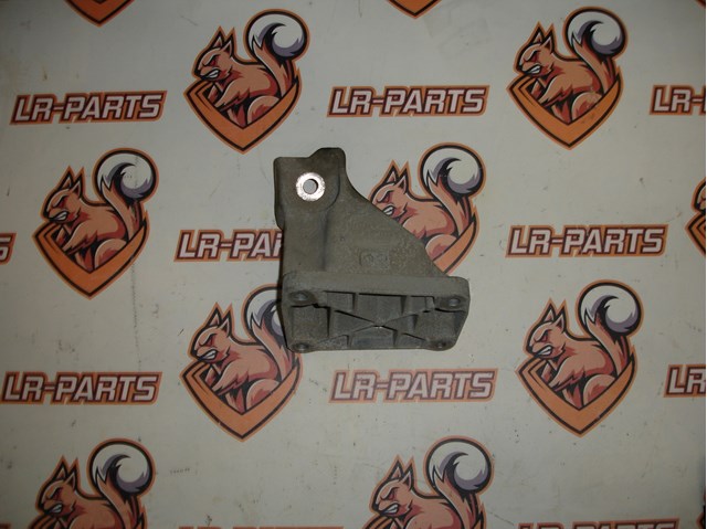 Кронштейн подушки (опоры) двигателя, левой LR033183 LAND ROVER