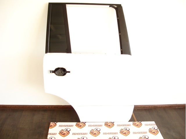 Задняя правая дверь LR034202 LAND ROVER