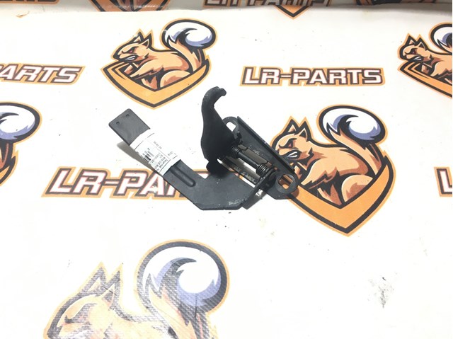 Стояк-крюк замка капота LR035401 LAND ROVER