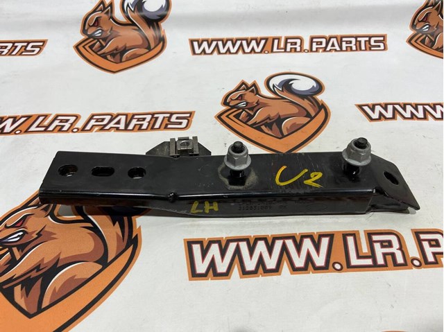 Кронштейн передней балки LR038789 LAND ROVER