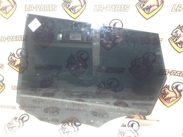 Стекло задней двери, левой LR043954 LAND ROVER