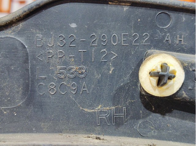 Расширитель заднего крыла, правый LR052644 LAND ROVER