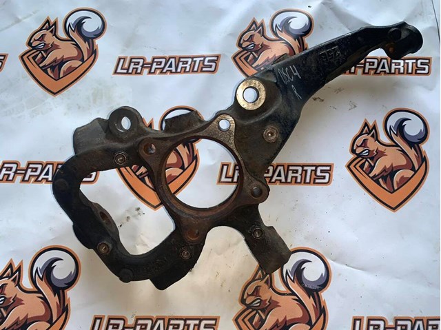 Цапфа (поворотный кулак) передний правый LR056468 LAND ROVER