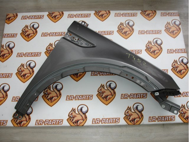 Правое крыло LR061383 LAND ROVER