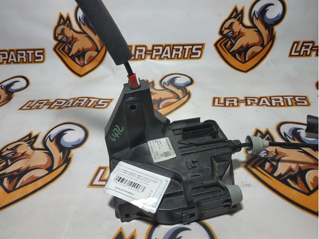 Замок двери задней левой LR063626 LAND ROVER